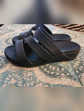CROCS Women's Black Triple-Strap Wedge Weekender Slide Sandals